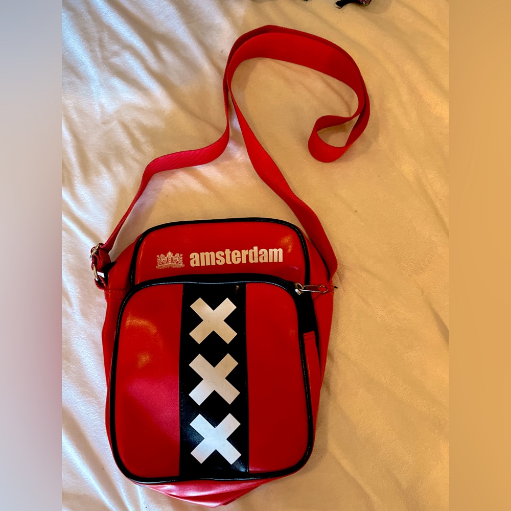 3 for $25❤️ RARE Vintage Amsterdam Red crossbody bag
